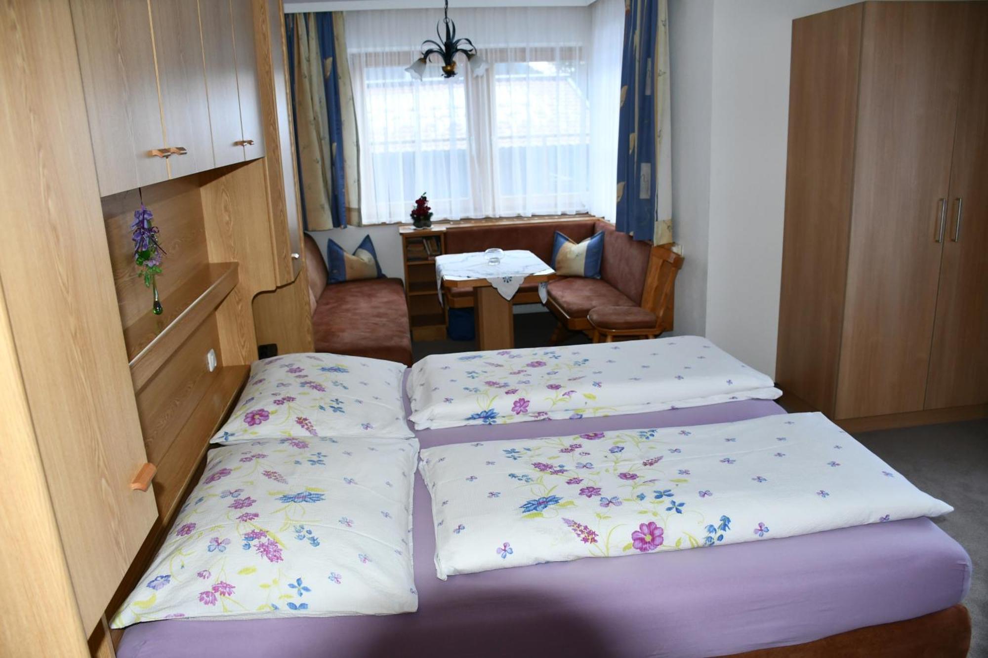 Gaestehaus Brugger Neukirchen am Großvenediger Pokoj fotografie