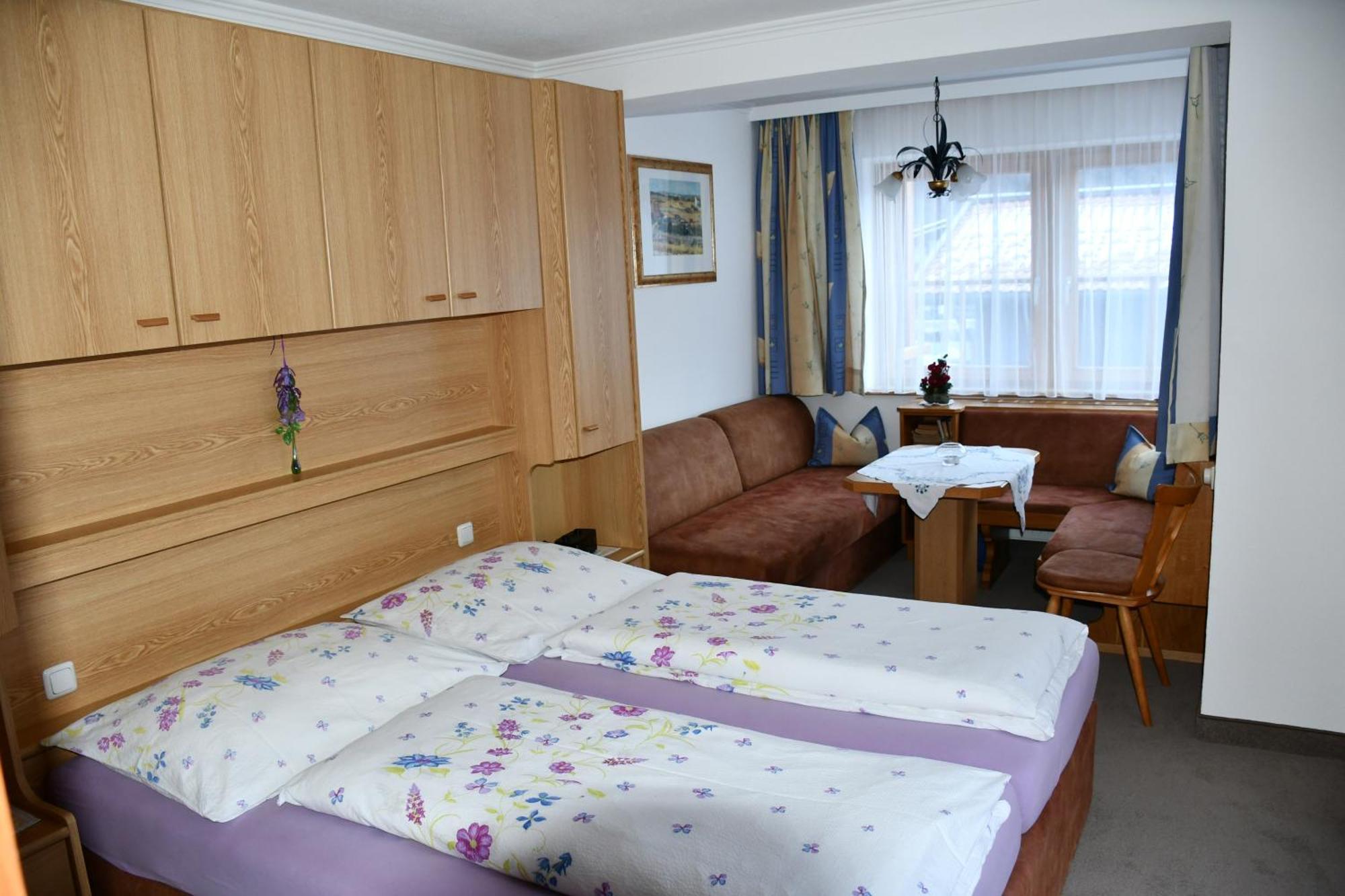Gaestehaus Brugger Neukirchen am Großvenediger Pokoj fotografie